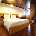 ホテル Rural Alves - Braga - Casa Alves De Torneiros 4*